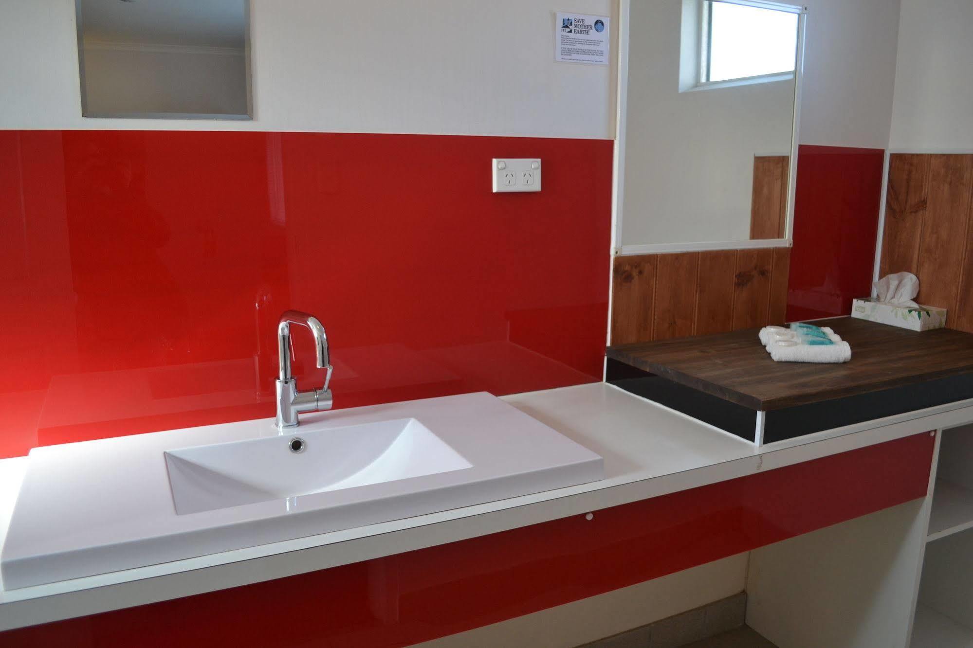 Hobart Tower Motel Екстериор снимка